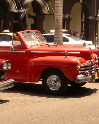 recorrido-en-un-auto-clasico-con-un-guia